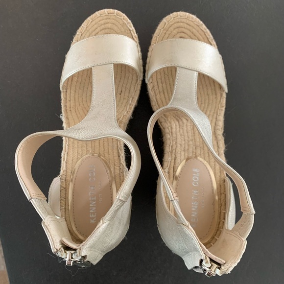 Kenneth Cole NY Olivia T Strap Espadrille Wedge Sandal Ice Leather - Picture 4 of 10